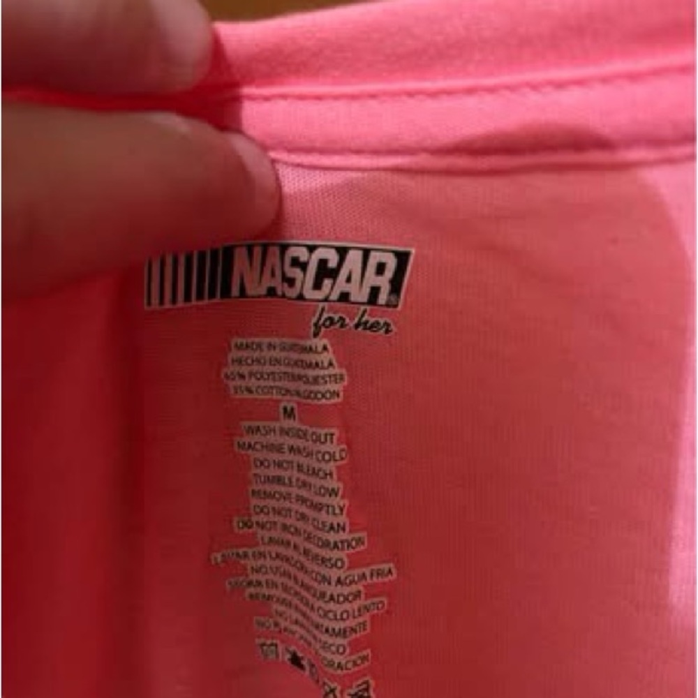 Women’s Size Medium Danica Patrick NASCAR Hot Pink T-Shirt - Picture 3 of 3
